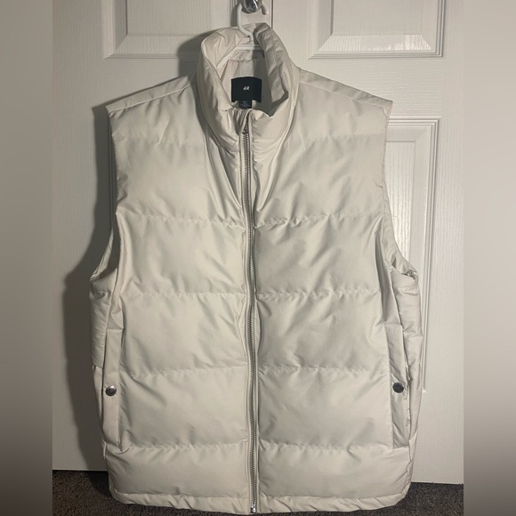 H&M White Puffer Vest - Picture 1 of 6